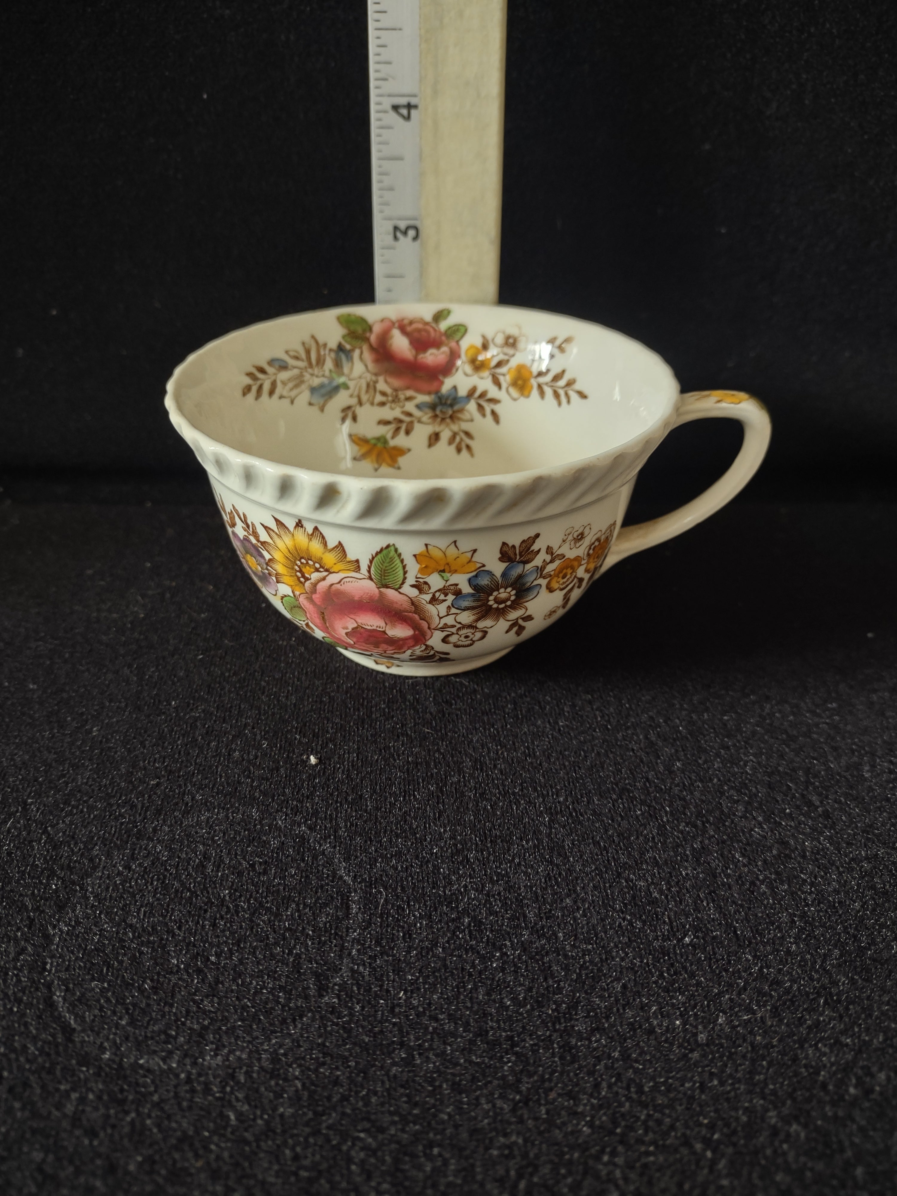Vintage Johnson Brothers Ironstone Teacup English Pottery Marquis (Lot 5632)
