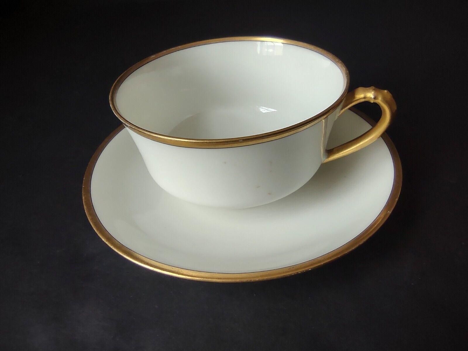 Haviland Limoges France Black & Gold Trim White 3-3/4" Teacup & Saucer (lot 676)