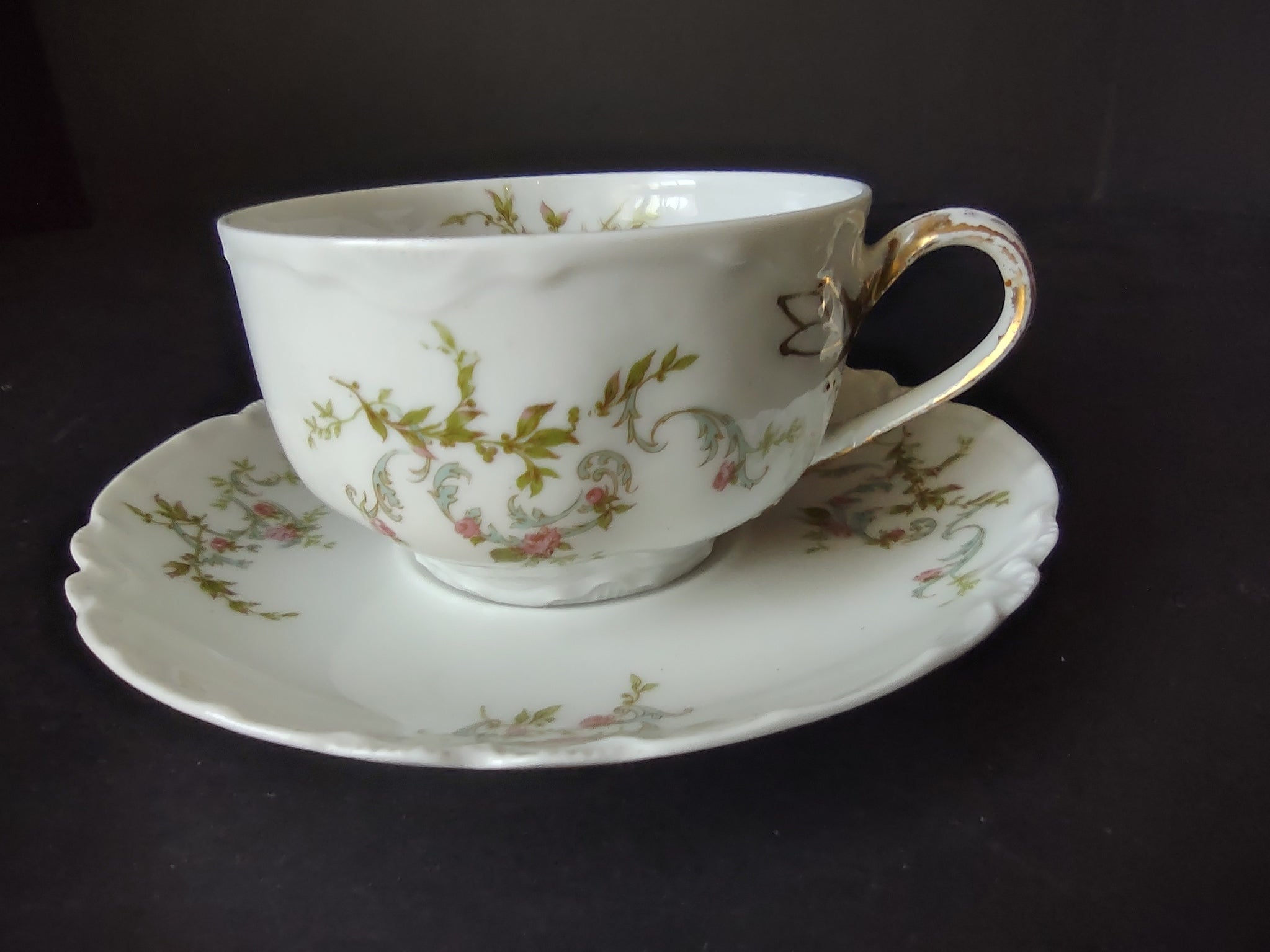 Haviland Limoges Tea Cup & Saucer White Scalloped Edge Rose Blue Ribbon (lot 858