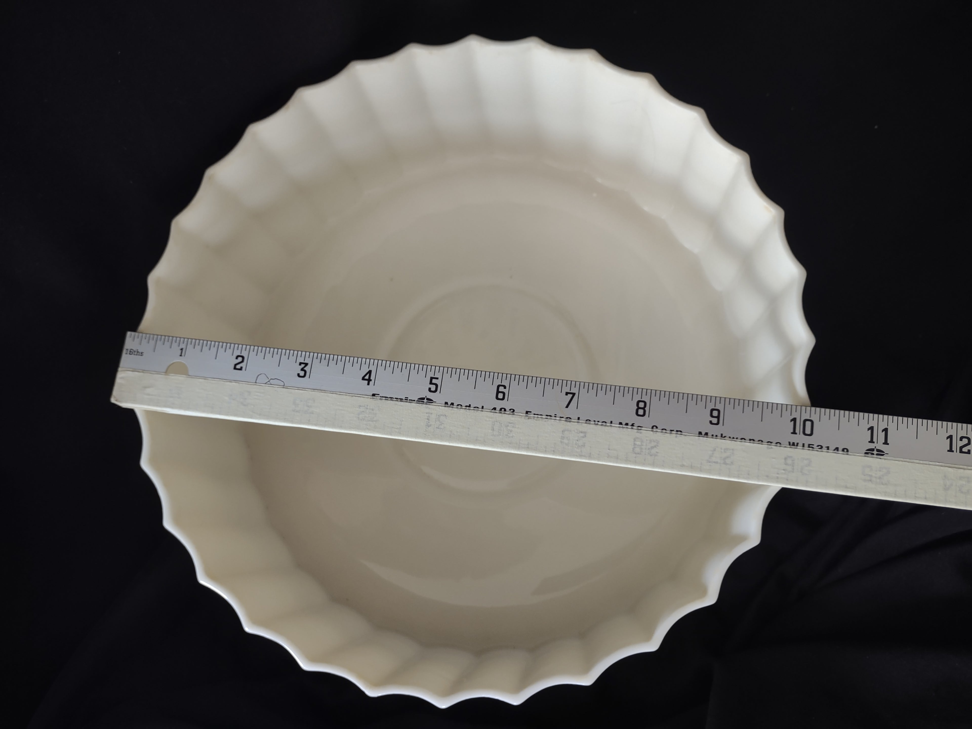 Vintage Lenox Round Serving Dish 10" (lot 1971)