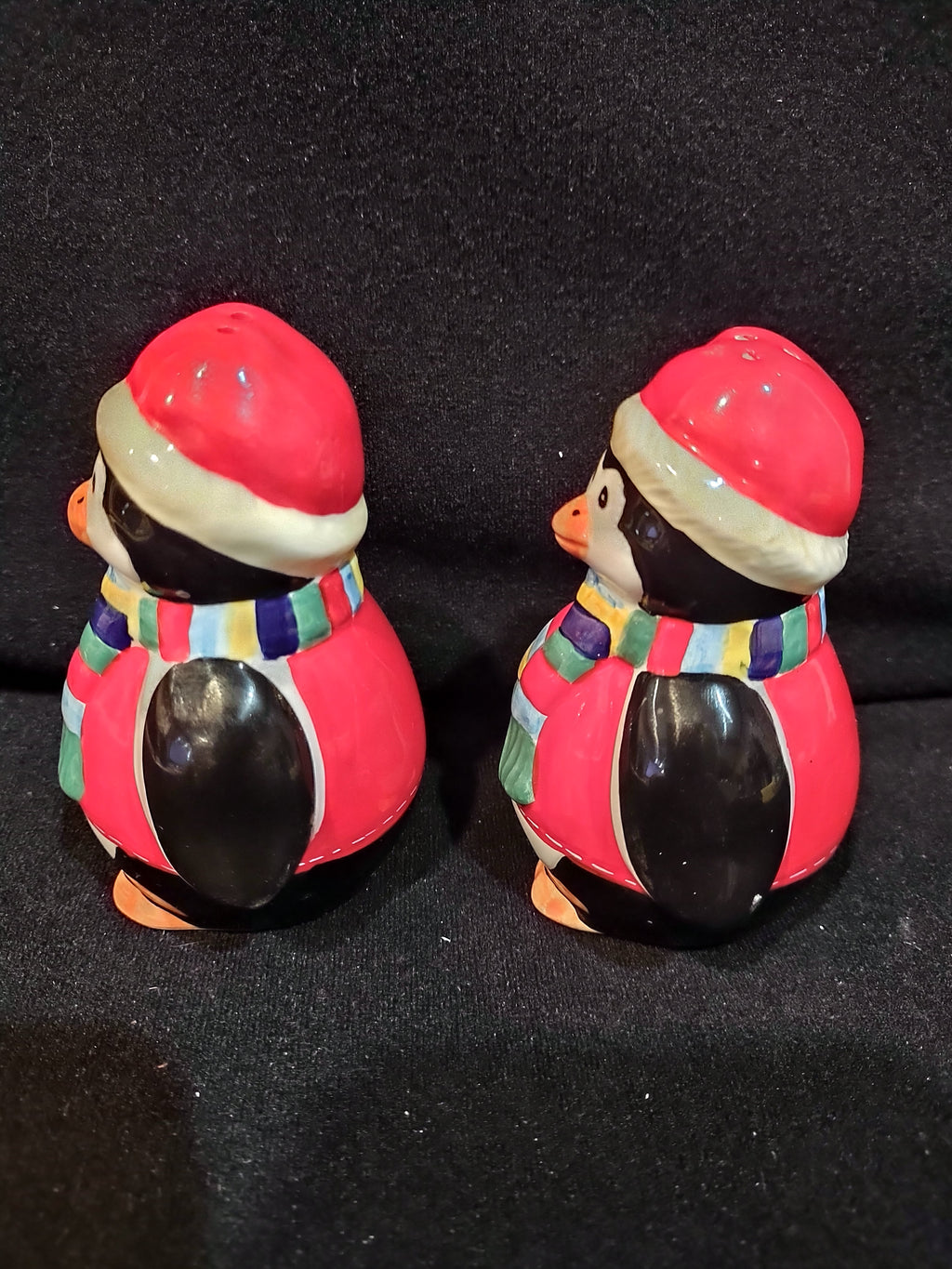 Vintage Christmas Scott's Collectables Penguin Salt Pepper Santa Hat (Lot 4105)