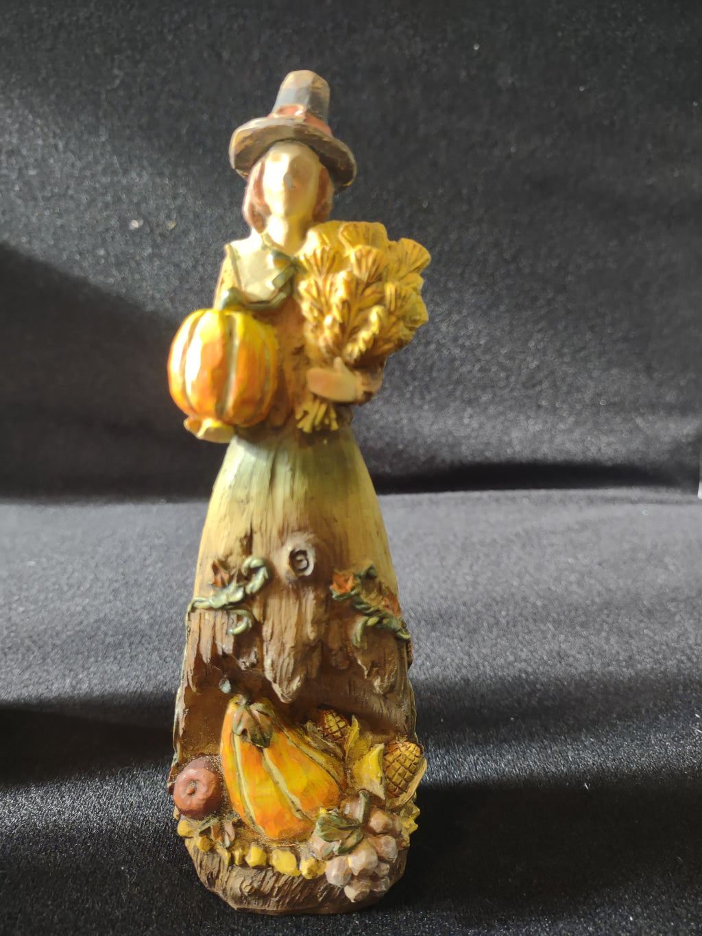 Thanksgiving Holiday Pilgrim Family Pumpkins Grapes Corn Wheat (Lot 4609)