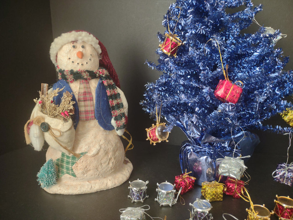 Christmas Snowman Tinsel Blue Small Tree Decor (lot 1278)