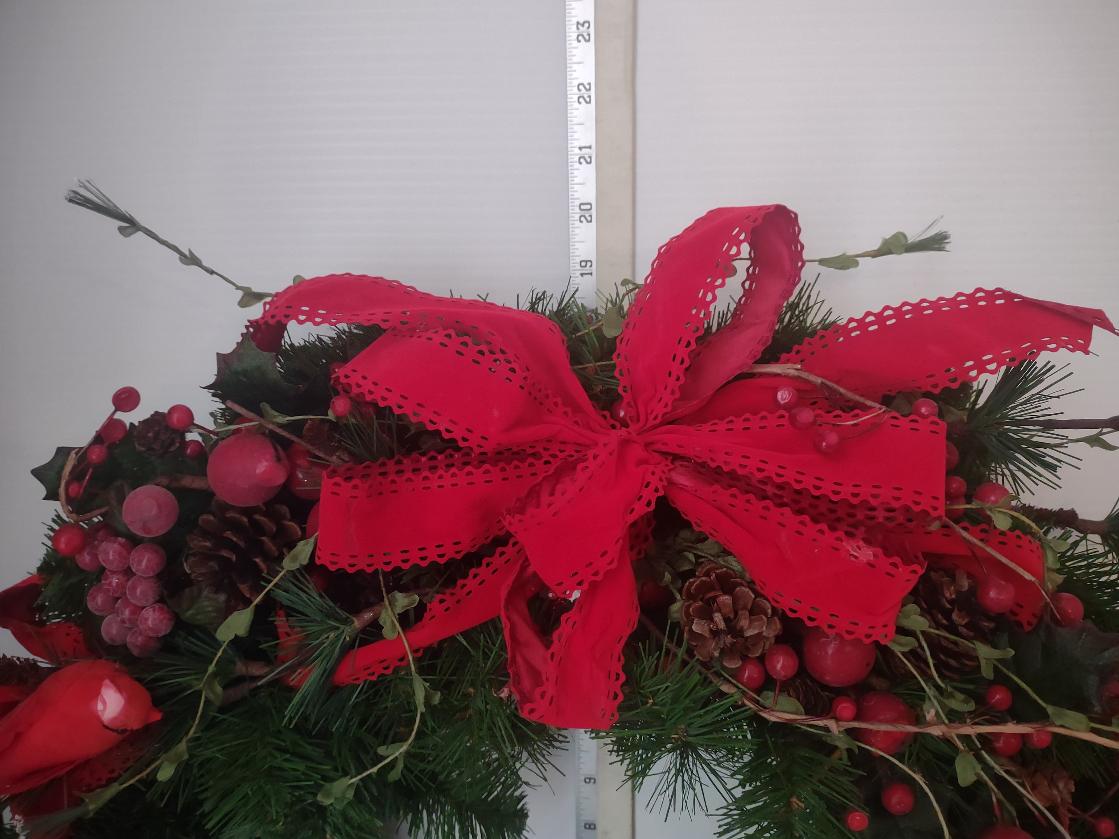 Vintage Christmas Wreath Red Birds Berries 19" (lot 1213)
