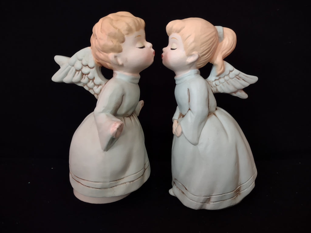 Vintage Ceramic Kissing Angels Japan Musical Where Do I Begin (Lot 3979)