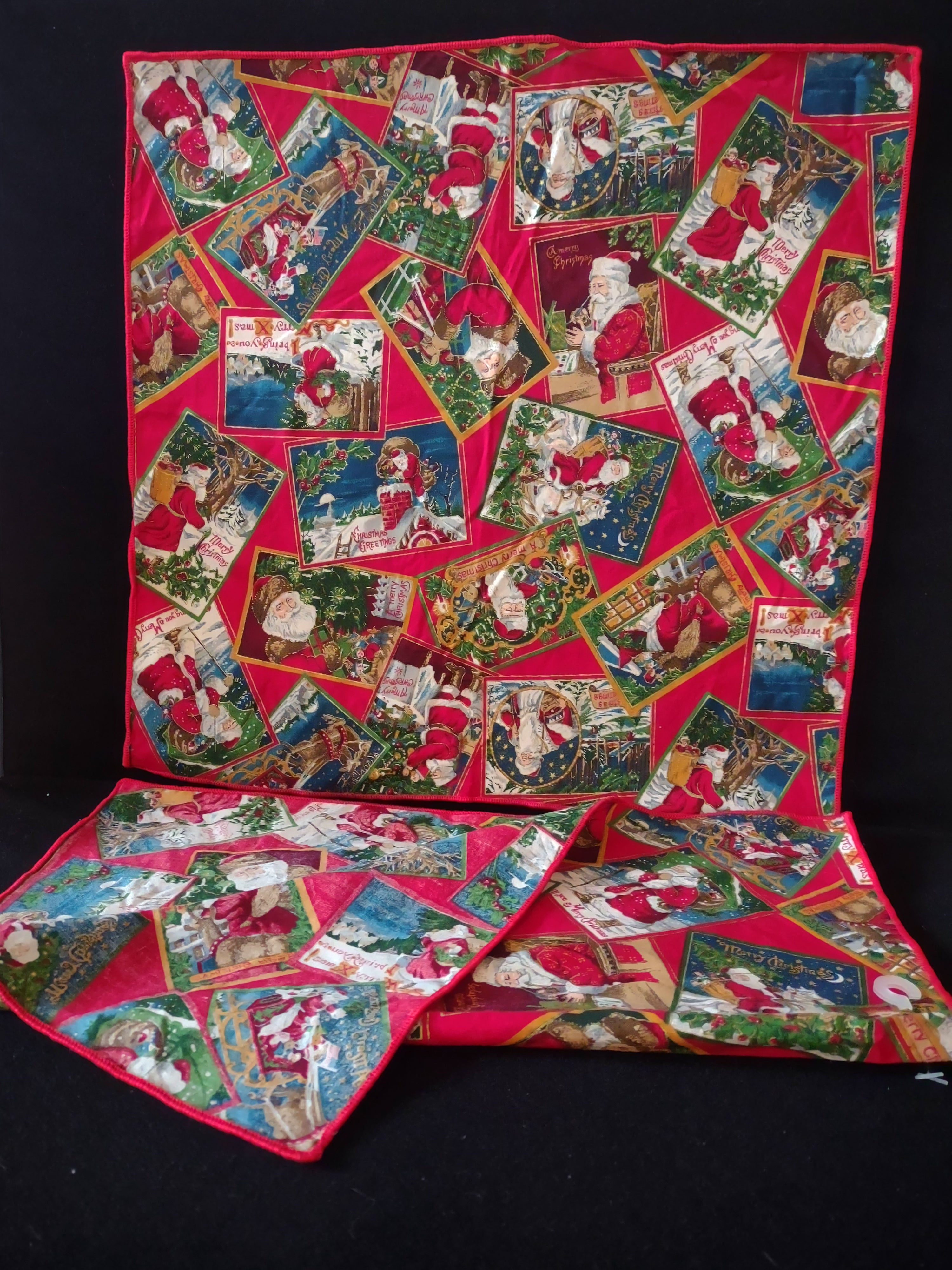 Christmas Red Santa 13x17 Reversible Placemats 16x16 Napkins Set Of 2 (Lot 4571)