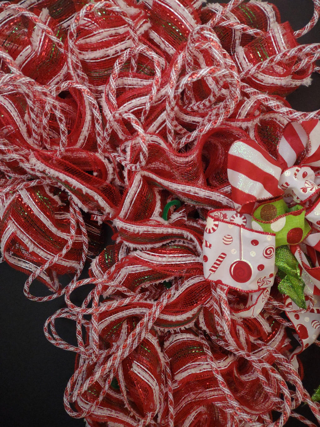 Christmas Mesh Ribbon Decor Candy Cane Wreath Handmade (lot 1410)