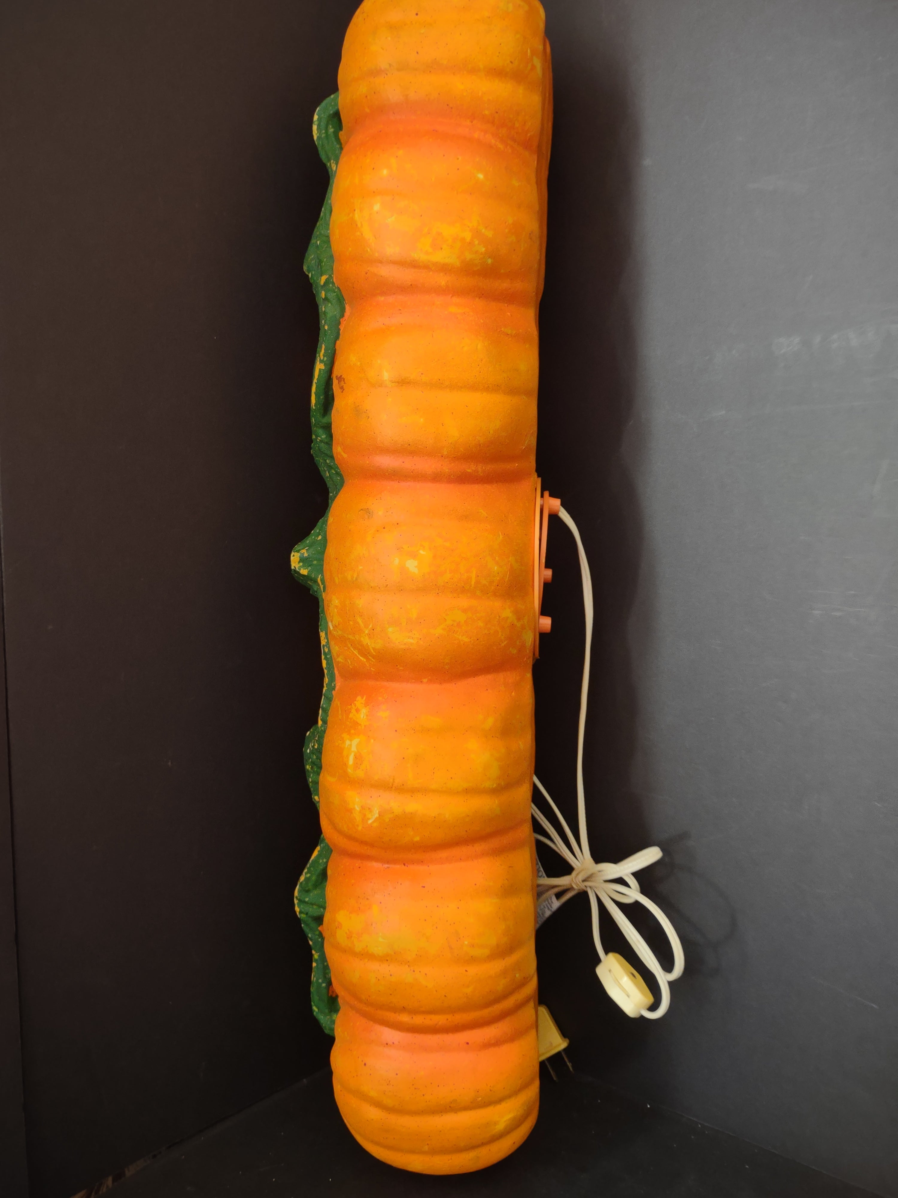 Halloween Polyresin Jack O Lantern Pumpkin Patch 27" Long (Lot 3139)