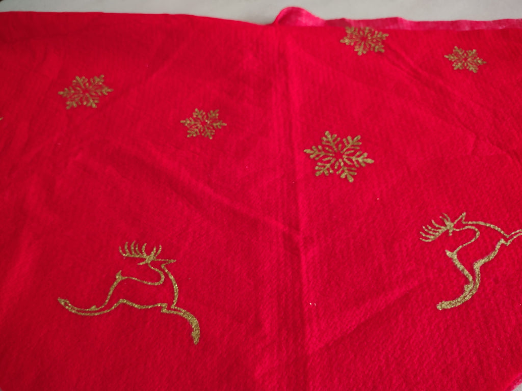 Christmas Tree Skirt Red Gold Reindeer Snowflake (lot 1330)