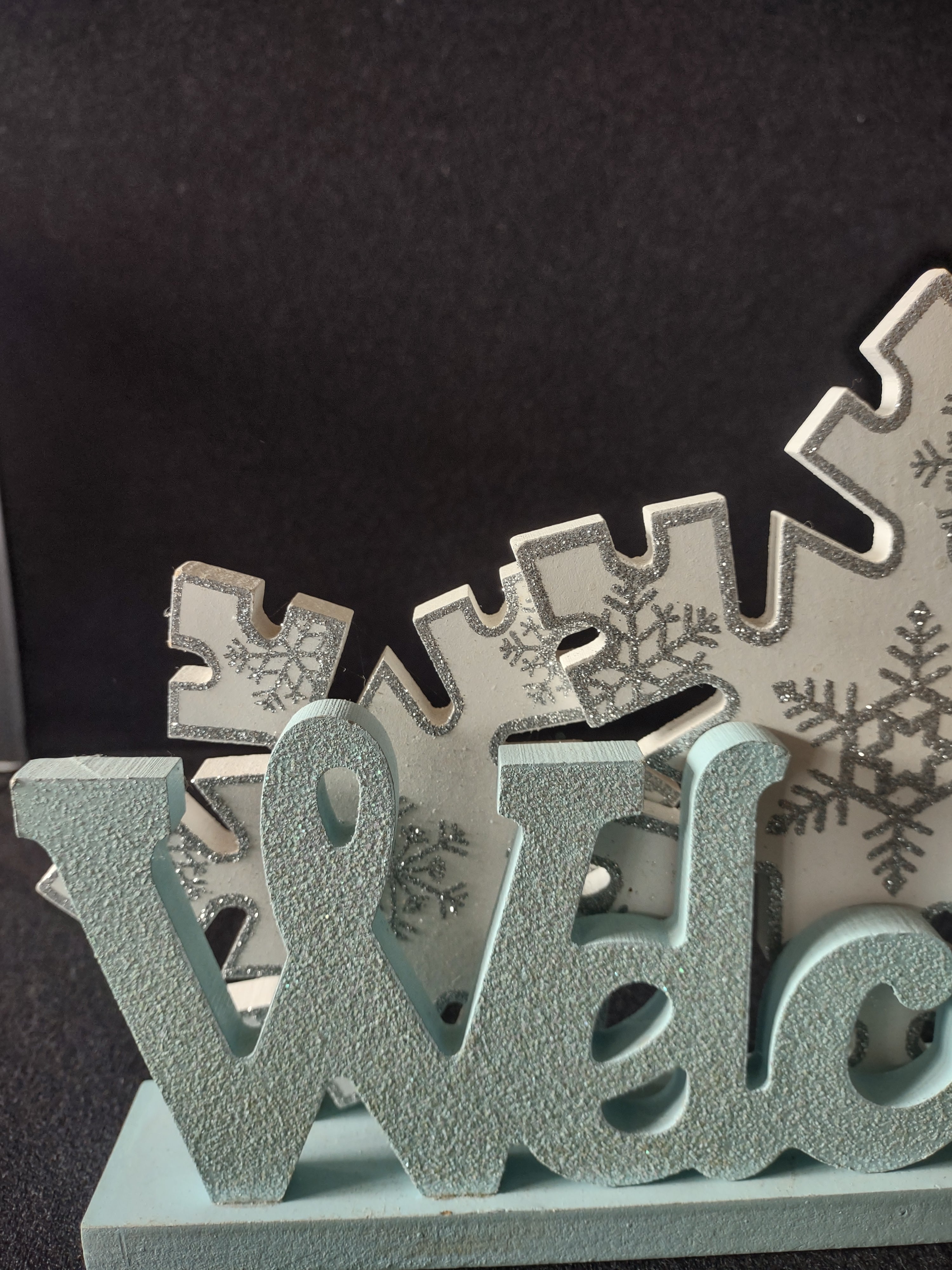 Christmas Winter Blue Welcome White Snowflakes Glitter Wooden Sign (Lot 4511)