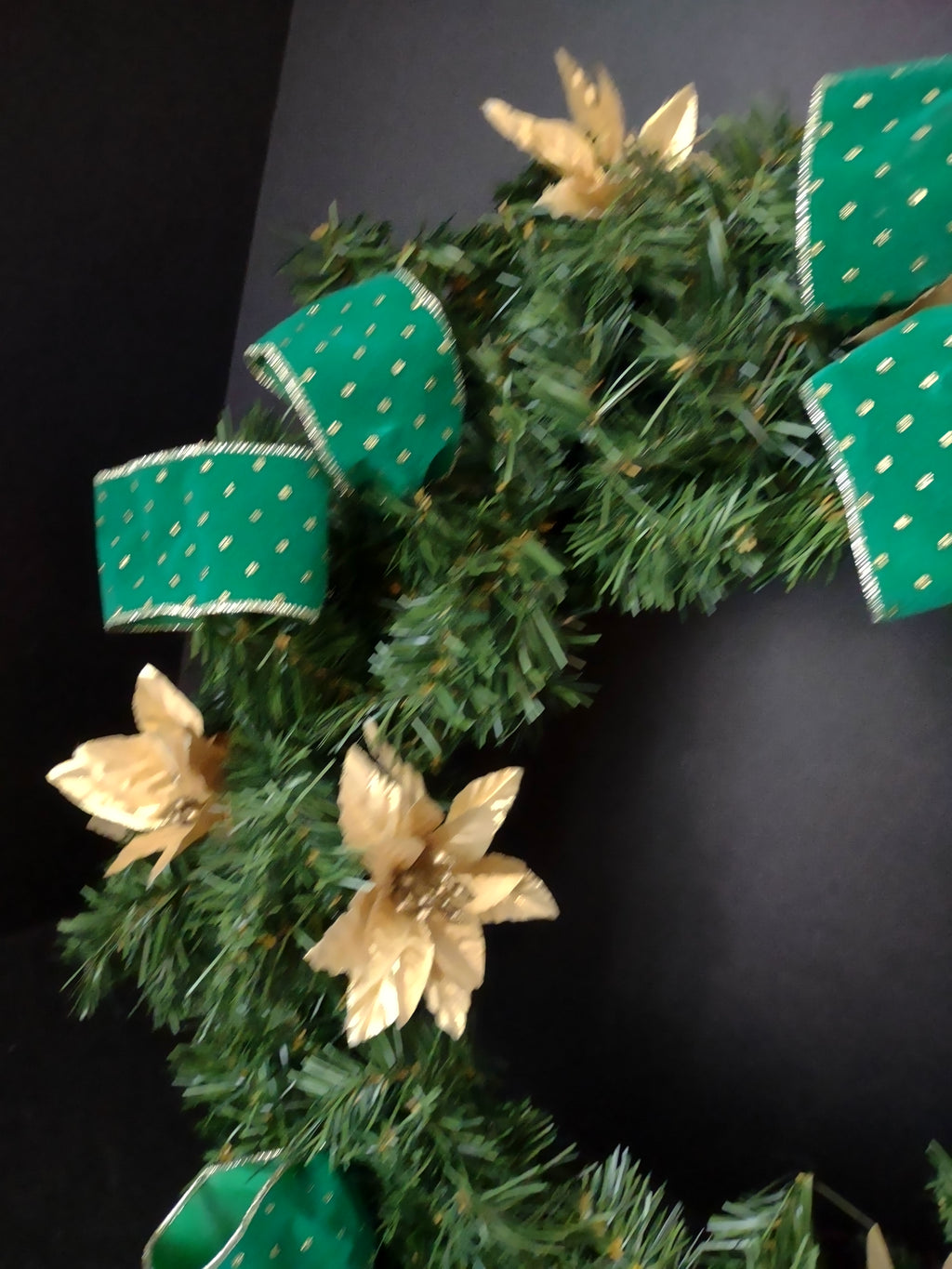 Christmas Wreath 20" Gold Poinsettia Green Ribbon Artificial (lot 1411)
