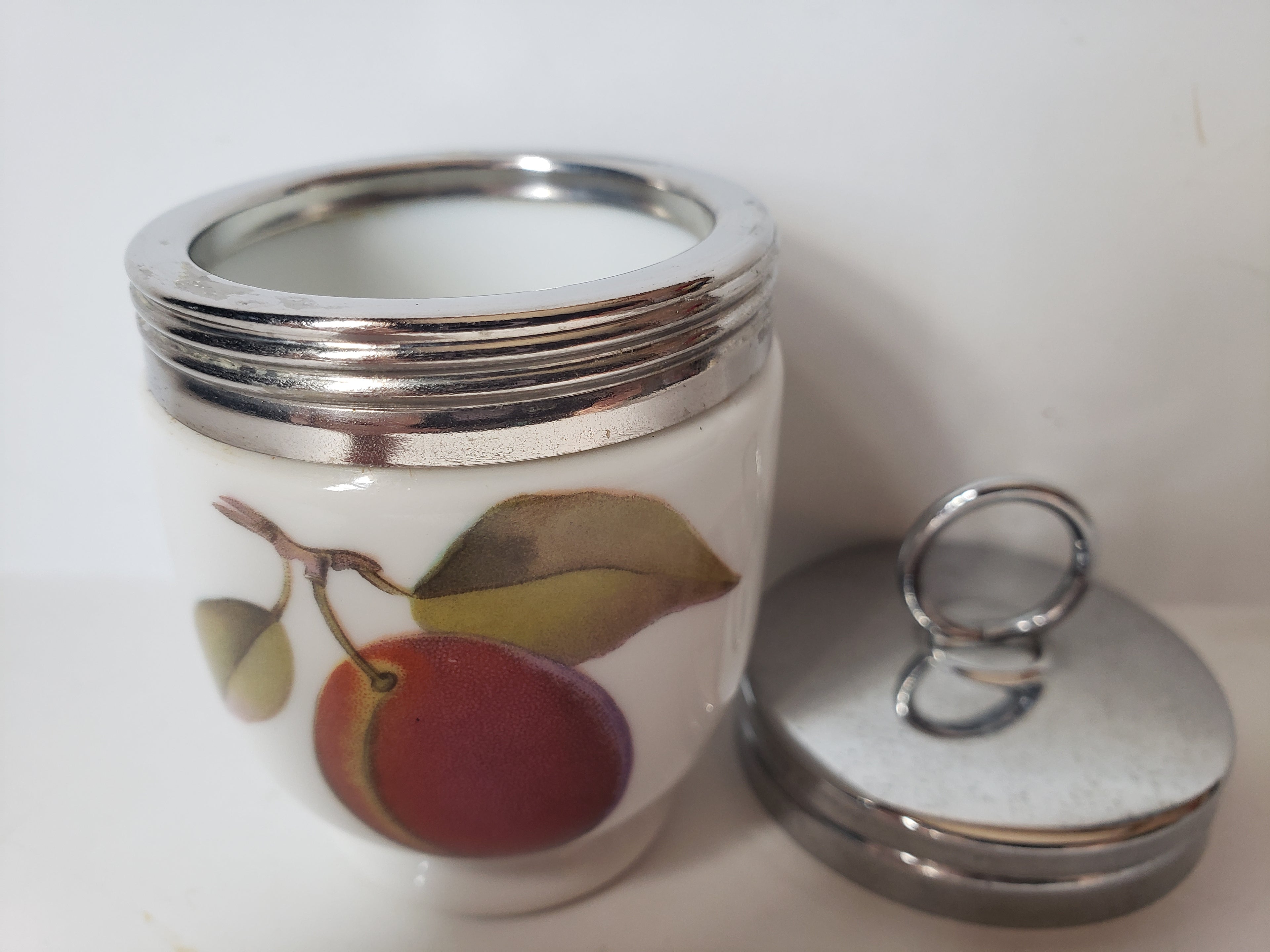 Vintage Evesham Royal Worcester Egg Coddler Cup (lot 2209)