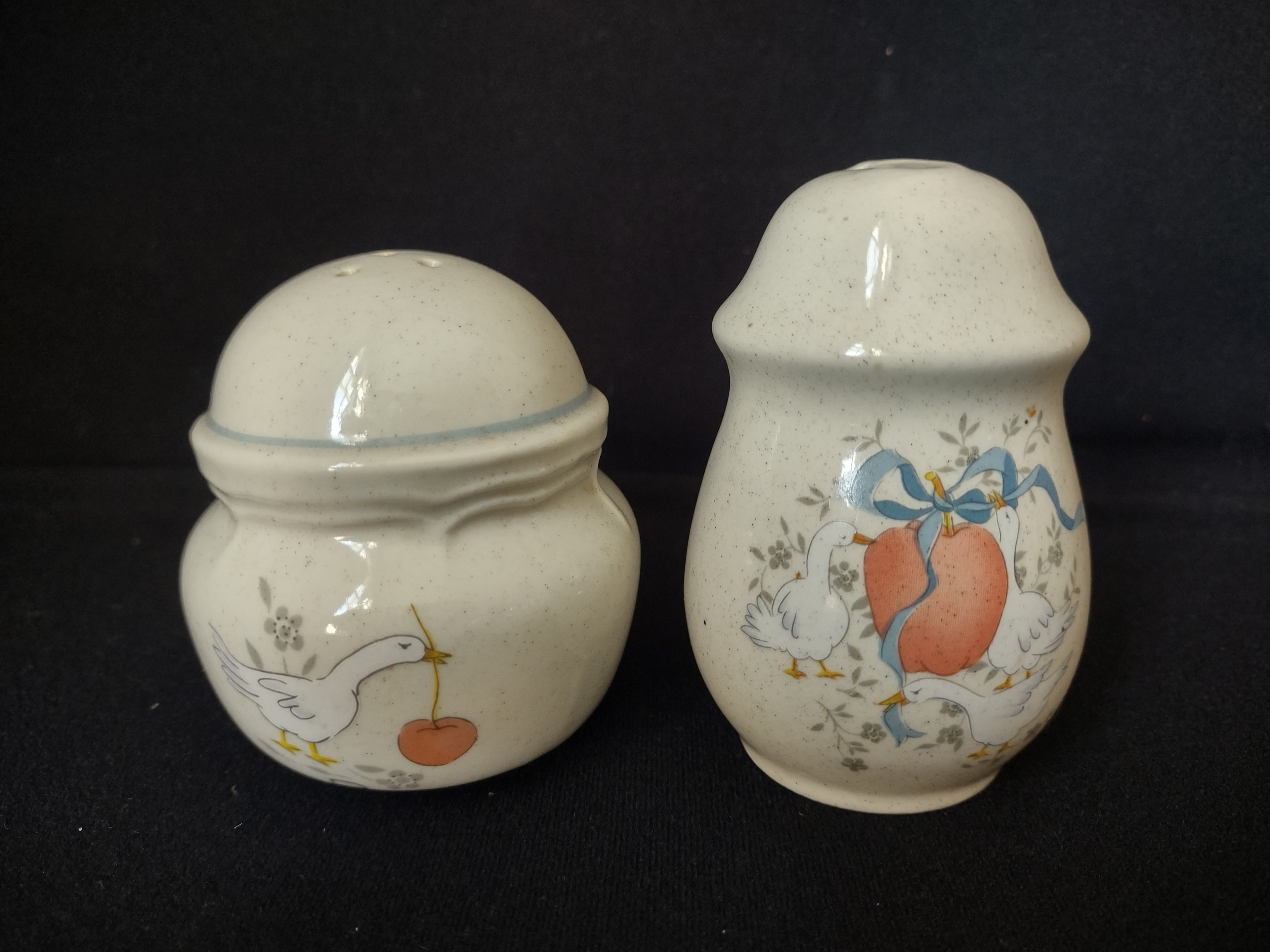 Vintage Marmalade Salt Pepper Shaker Geese Duck Cherry Apple Ribbon (lot 2845c)