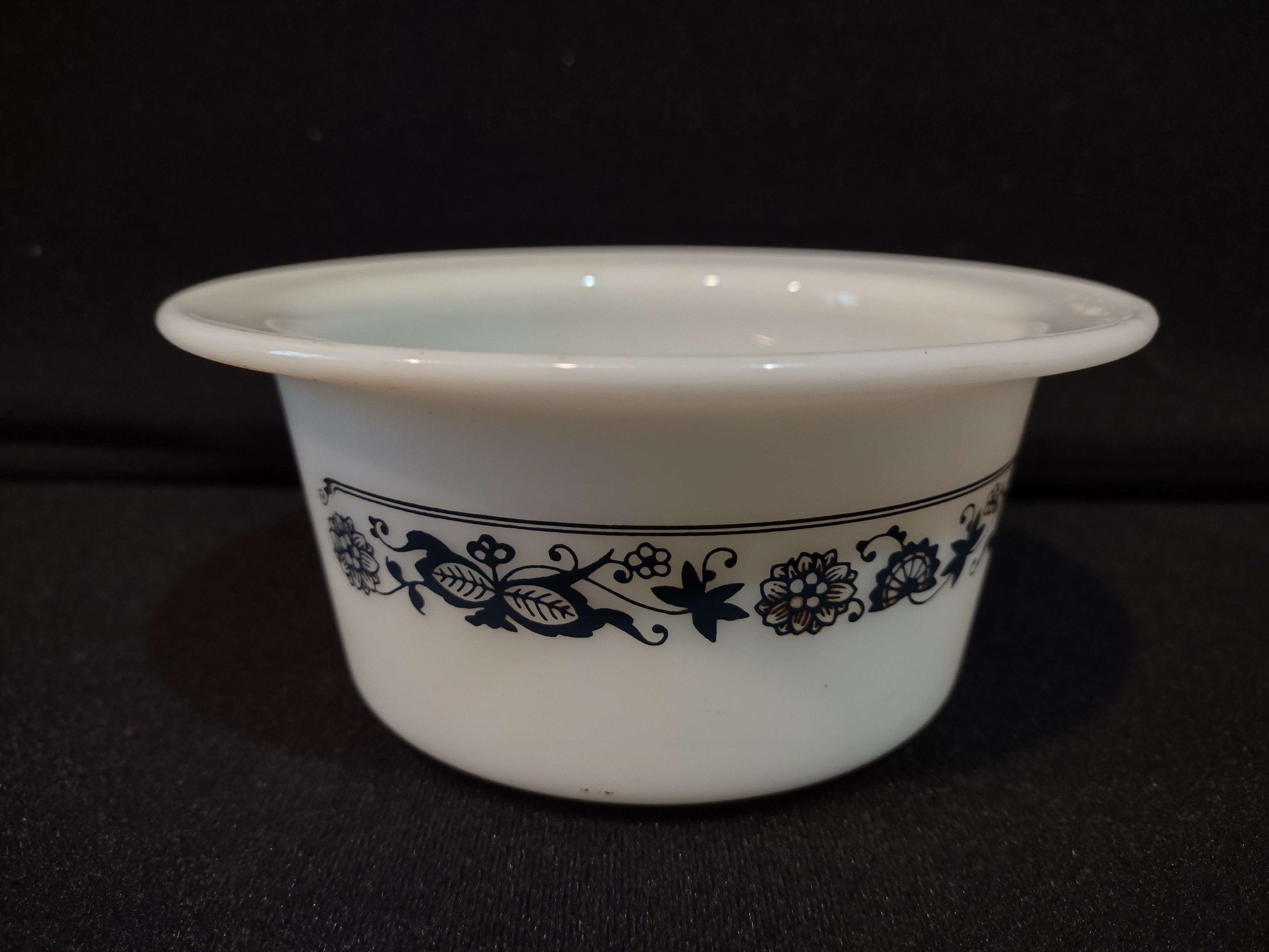 Vintage Pyrex USA Old Town Blue Onion Butter Tub (lot 5391)