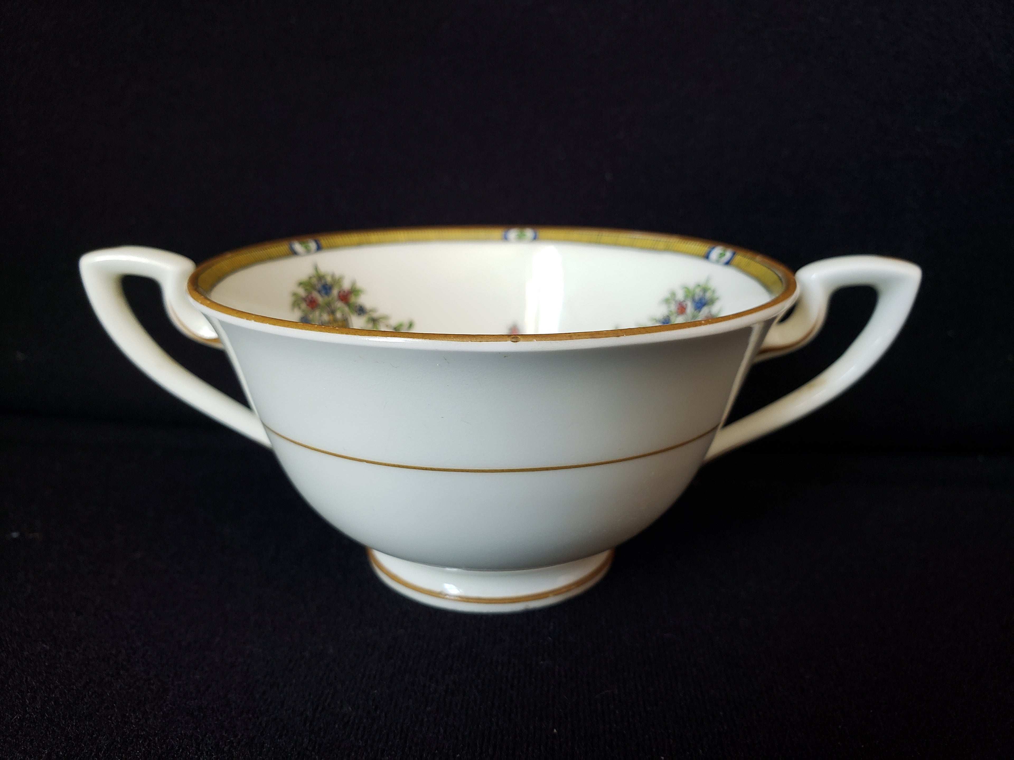 Vintage Royal Worcester Bouillon Cup Two-Handles IMPERFECT Doncaster (lot 2077)
