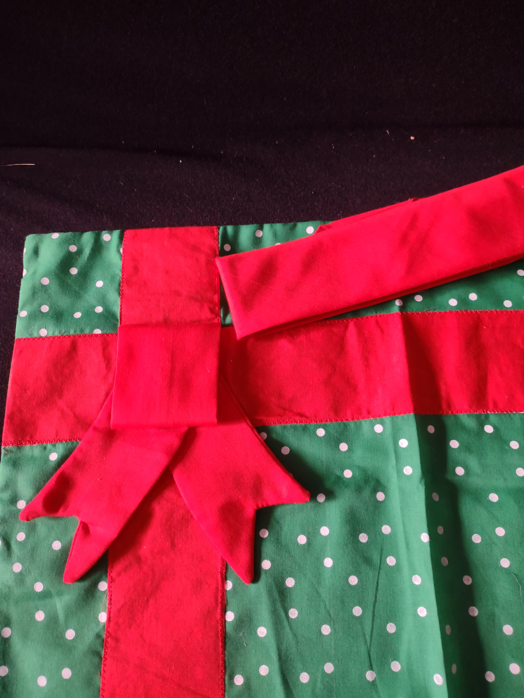 Christmas Gift Placemats Bow Napkins Set Of 4 (Lot 4373)