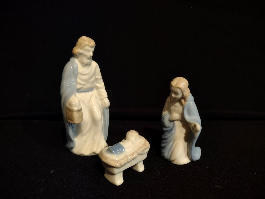 Vintage Christmas Nativity Sanmyro Japan Blue White Mary Joseph Baby (lot 2443)