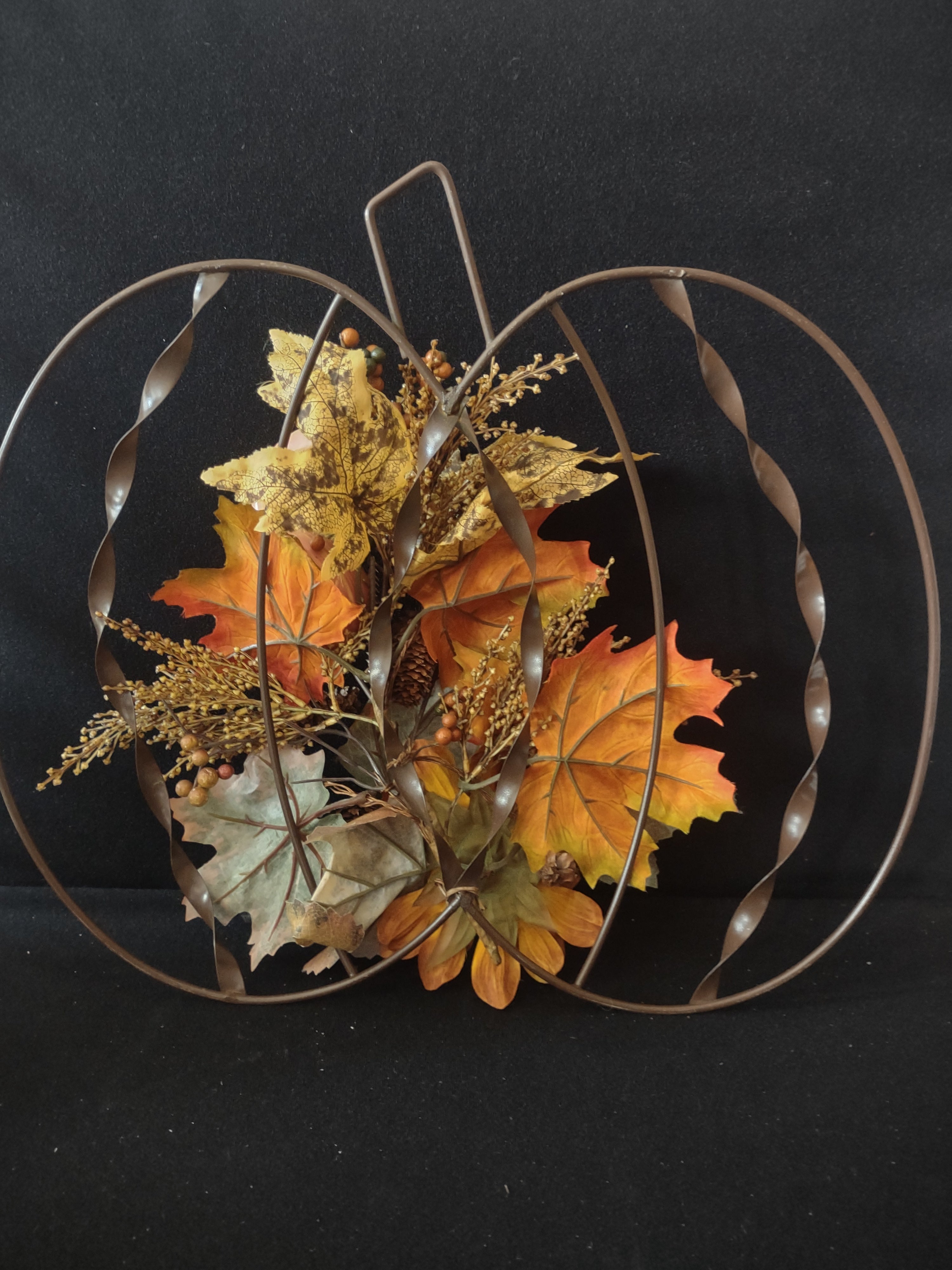Metal Pumpkin Wall Hanging With Halloween/Thanksgiving/Fall Arrangement (Lot3409