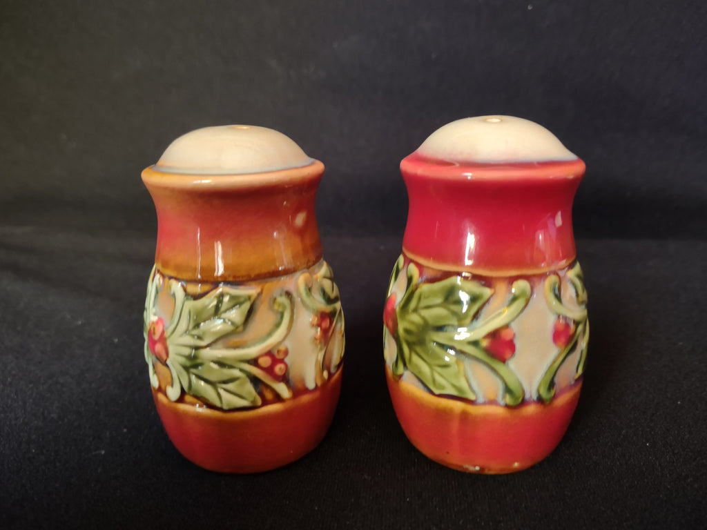 Holiday Thanksgiving Christmas Salt Pepper Shaker Poinsettia Ceramic (lot 1696)