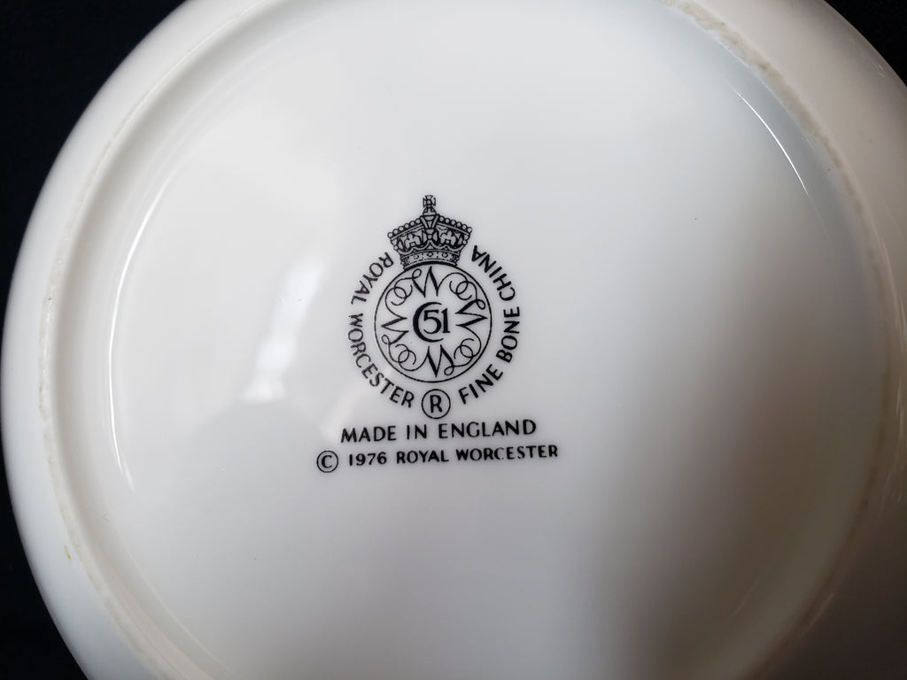 Vintage Royal Worcester H.M. Queen Elizabeth II Jubilee Dish 4-1/2" (lot 2085)