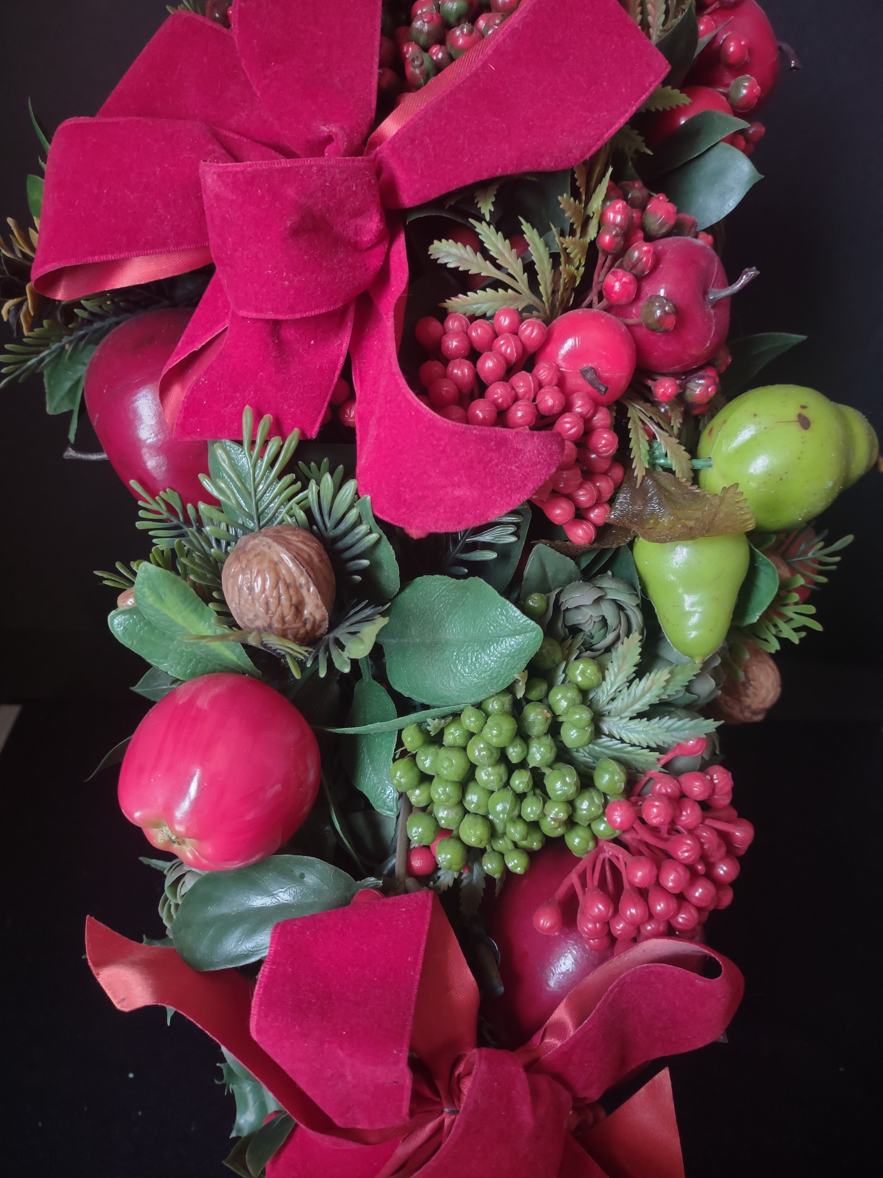 Christmas TabletopCenterpiece Decor Sleigh Apples Nuts Berries Pear (lot 1590)
