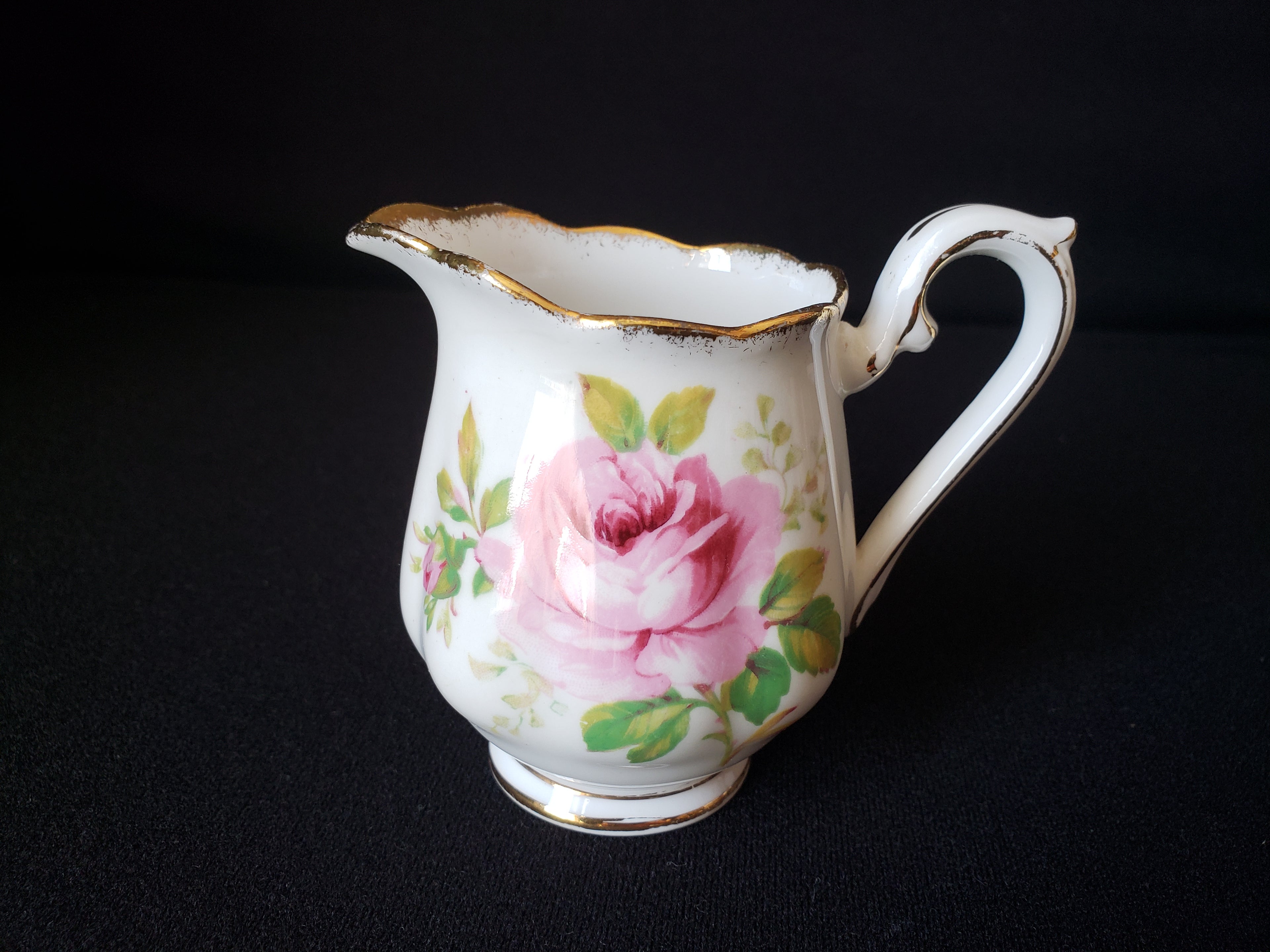 Vintage Royal Albert American Beauty Creamer (lot 2046)